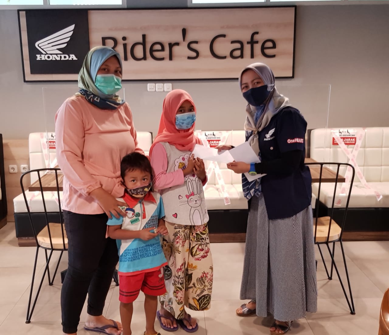 MPM Honda Jatim Salurkan Bantuan Beasiswa Kepada 30 Anak Asuh di Malang